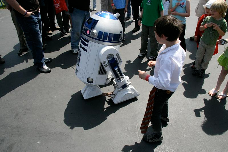 Illustration for article titled DIY R2-D2 Is Even Better than the Real Thing